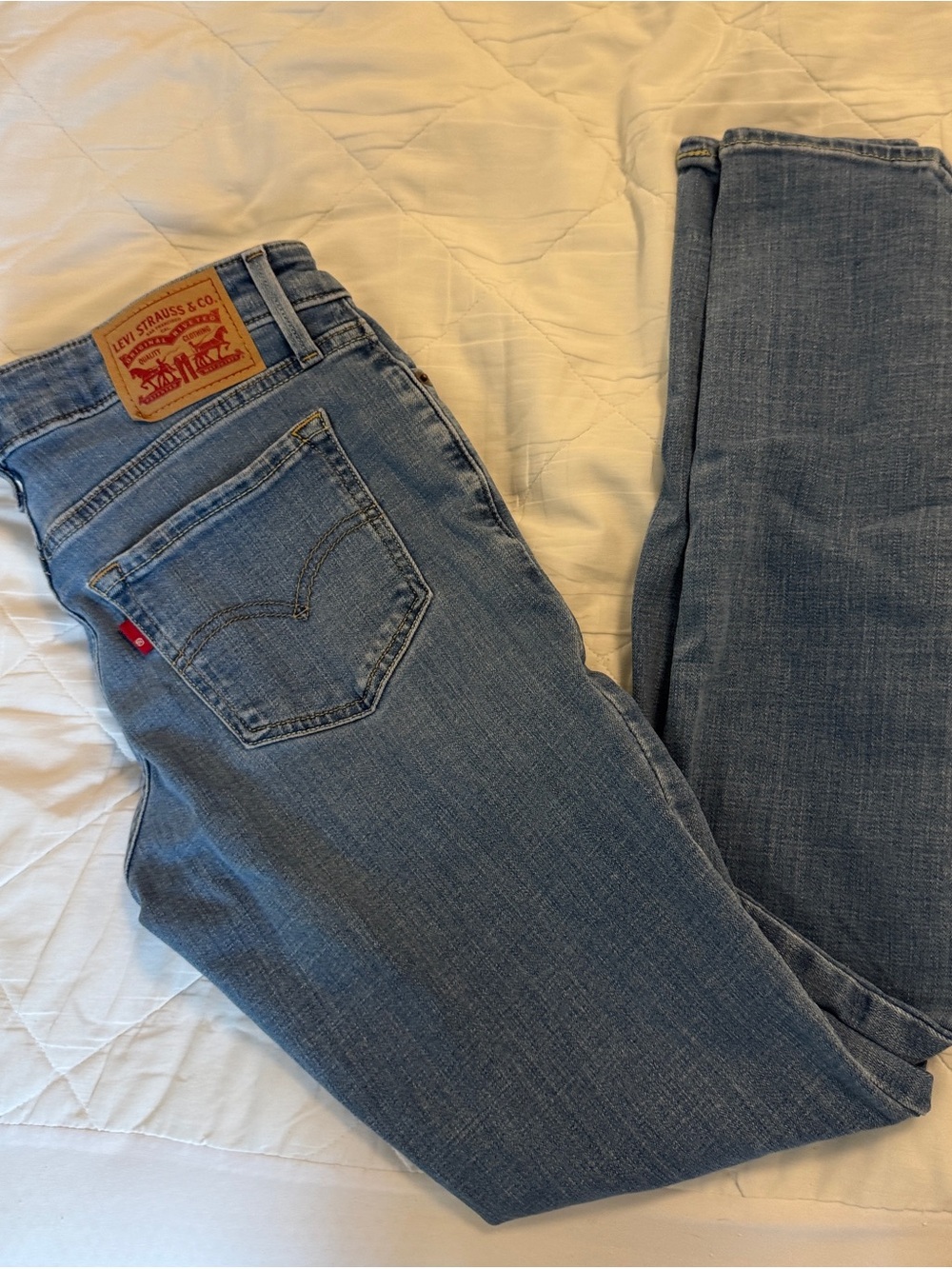 Like New: Levi's 711 skinny medium blue, 26x30, PC9-18881-0708